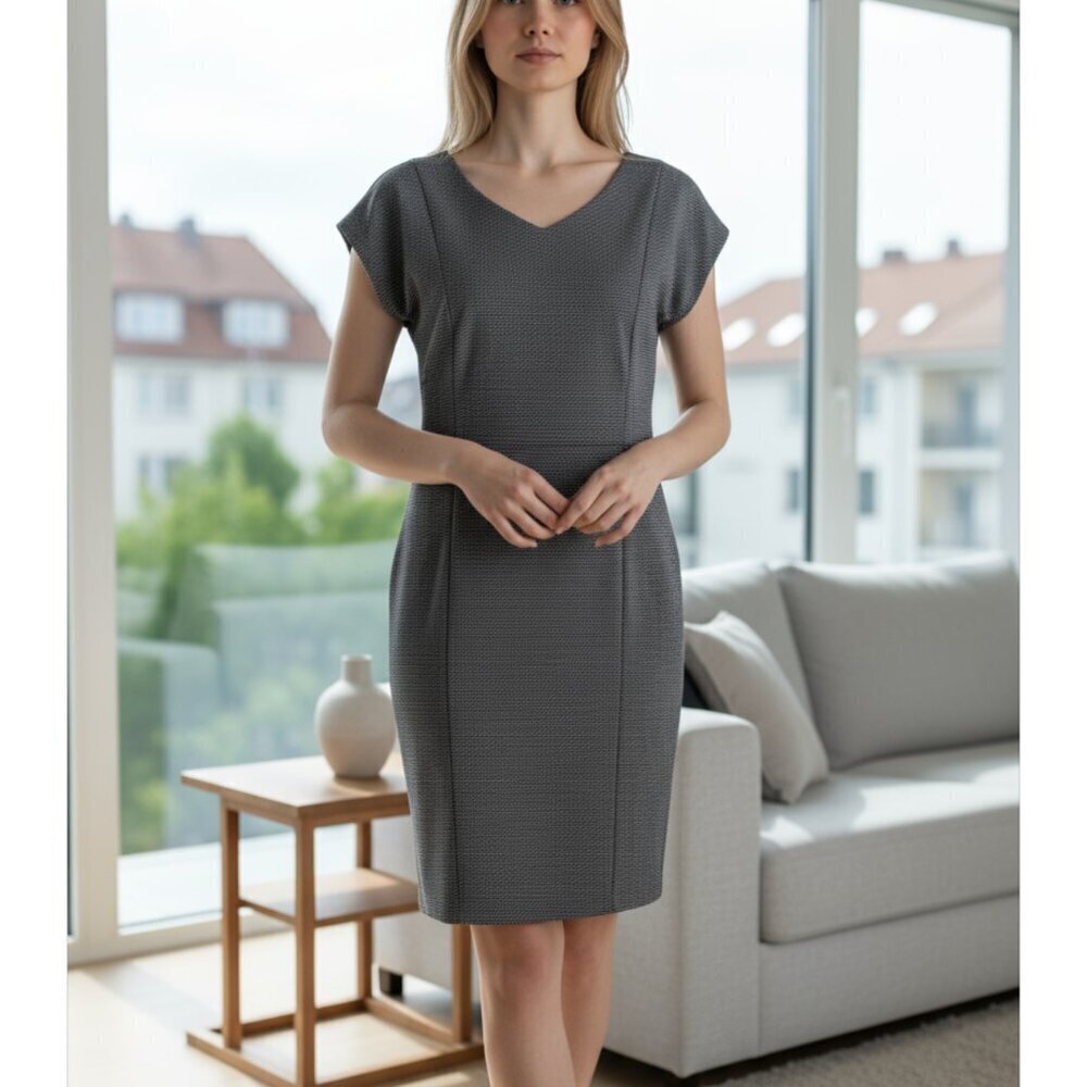 MAX MARA Black and White Knit Cap Sleeve V-Neck Sheath Dress Size 44/10